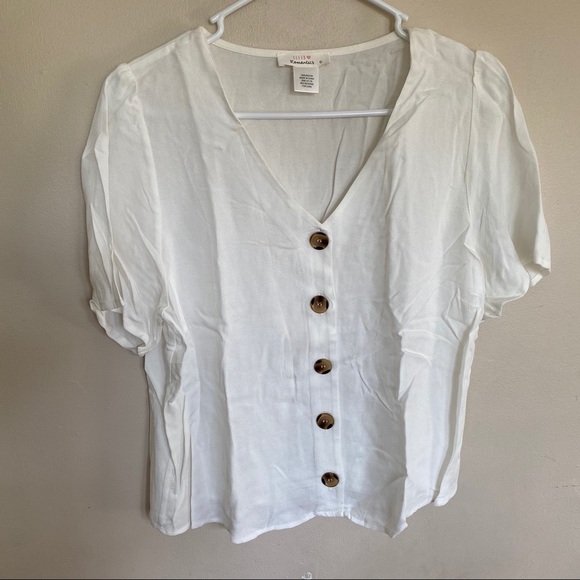 5/$25 🚨LAST CHANCE🚨 Short sleeve button up shirt - Picture 1 of 4